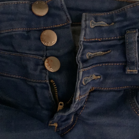 3 buttoned pants - Picture 3 of 3